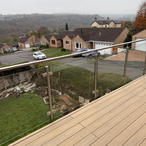 Side-Mounted Glass Balustrade & Privacy Screen (Oughtibridge) Side-Mounted Glass Balustrade & Privacy Screen (Oughtibridge)