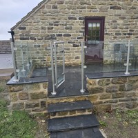Integrated Glass Safety Gate & Balustrade (Wortley)