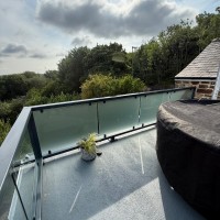 Flat Roof Cavity Wall Glass Balustrade (Sheffield)
