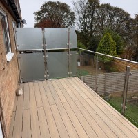 Side-Mounted Glass Balustrade & Privacy Screen (Oughtibridge)