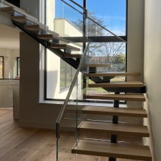 Luxury Oak and Glass Spine Staircase [Southport]