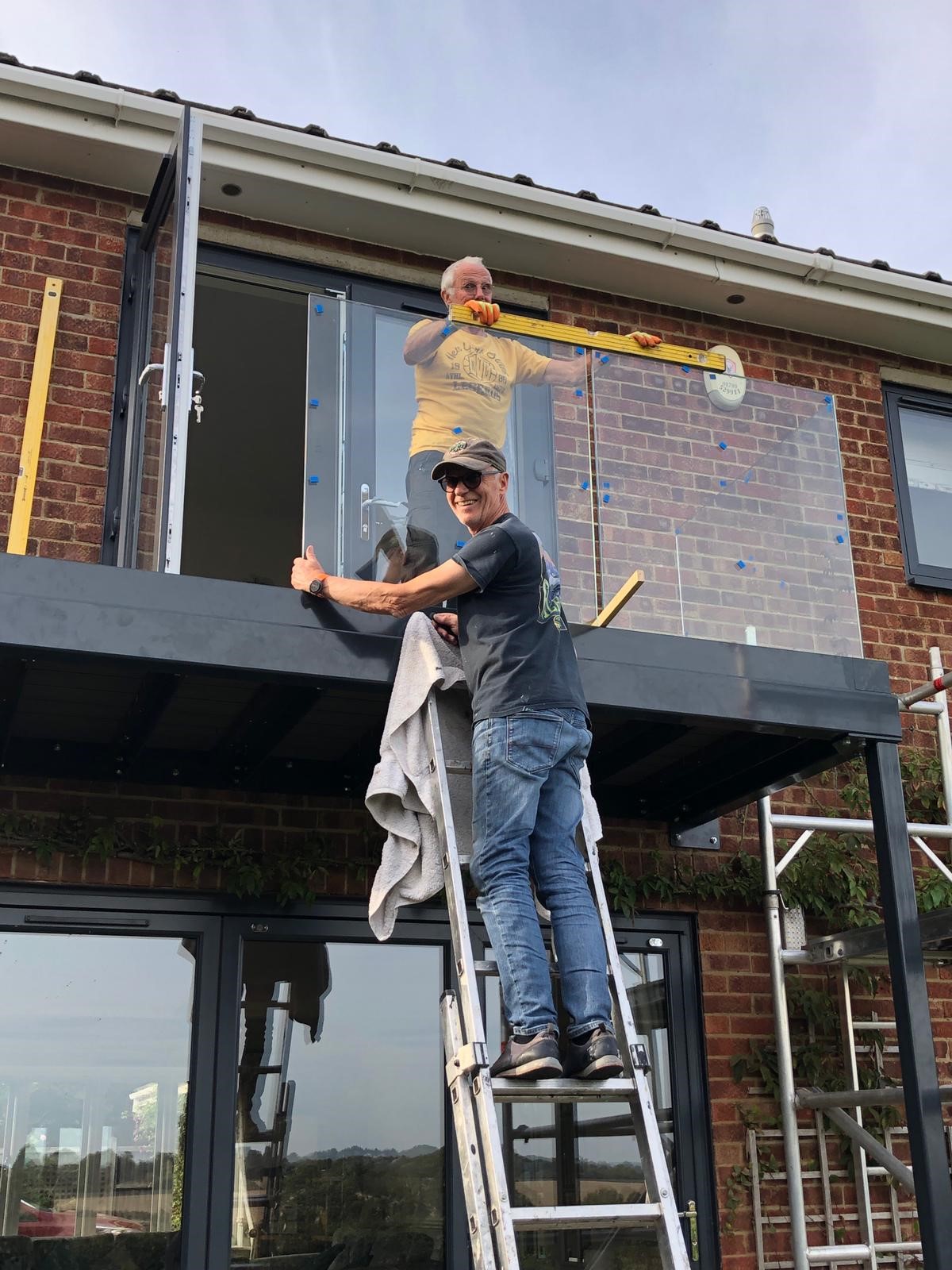 installing glass balustrade to balcony platform