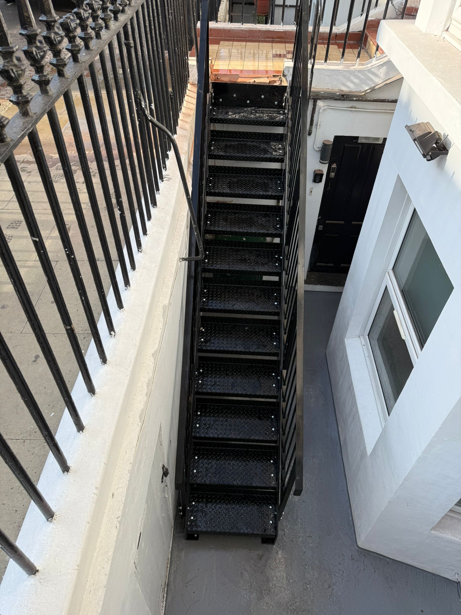 basement-metal-staircase-replacement-london