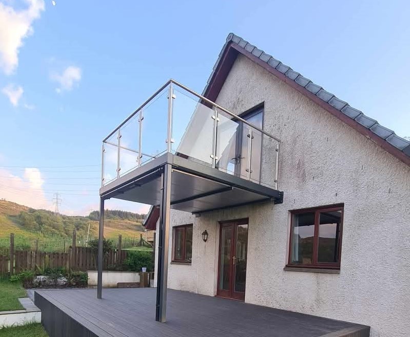Walkout balcony with under-slung drainage tray and front edge guttering, Perthshire